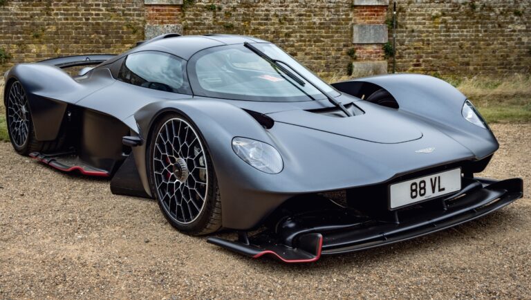 Aston Martin Valkyrie : rappel exceptionnel pour 7 hypercars à 3 millions d’euros