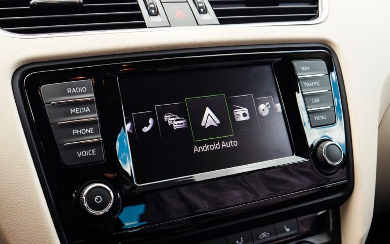 Spotify sur Android Auto : un bug persistant depuis avril plonge les conducteurs dans le silence