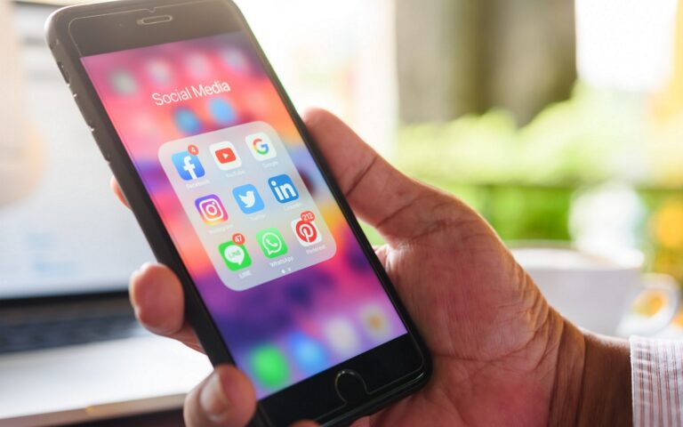 Royaume-Uni : pourquoi les réseaux sociaux deviennent interdits aux moins de 16 ans