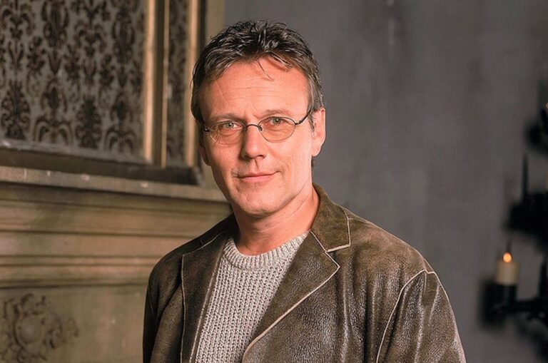 Anthony Stewart Head s’éteint à 72 ans : l’acteur emblématique de Buffy contre les vampires nous quitte