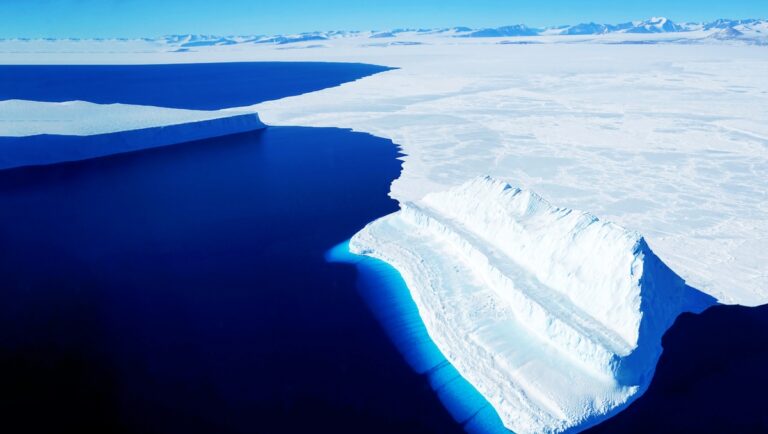 Découverte révolutionnaire : un « méga-continent » caché sous les glaces de l&rsquo;Antarctique