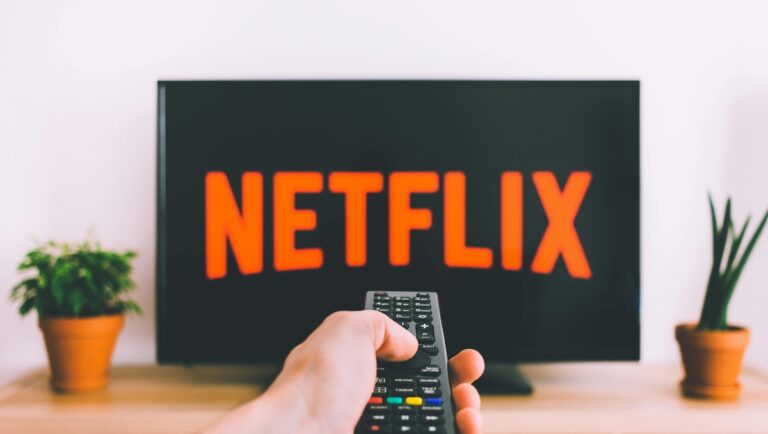 Netflix à l’étranger : comment garder son catalogue français en voyage ?