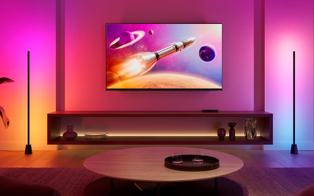 Philips Hue Play en promo : ce lampadaire connecté à moins de 100 € va révolutionner votre salon