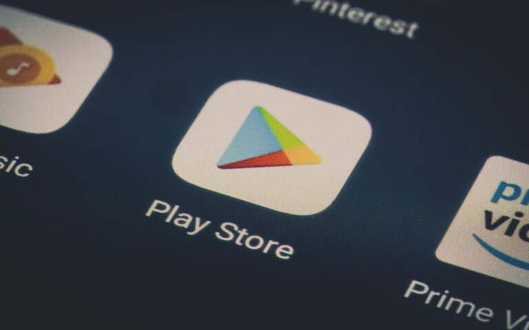 Google Play Store : la recherche vocale en français débarque enfin