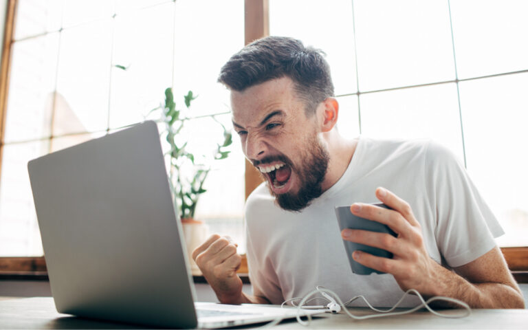 Reddit vs Google : la guerre des résumés IA pourrait tout changer