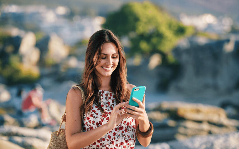 eSIM pour voyages : la solution idéale pour rester connecté cet été sans se ruiner