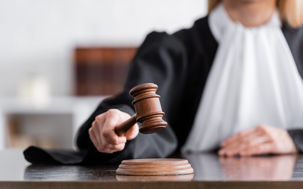 L’IA hallucine en tribunal : un avocat sanctionné après des témoignages inventés par ChatGPT