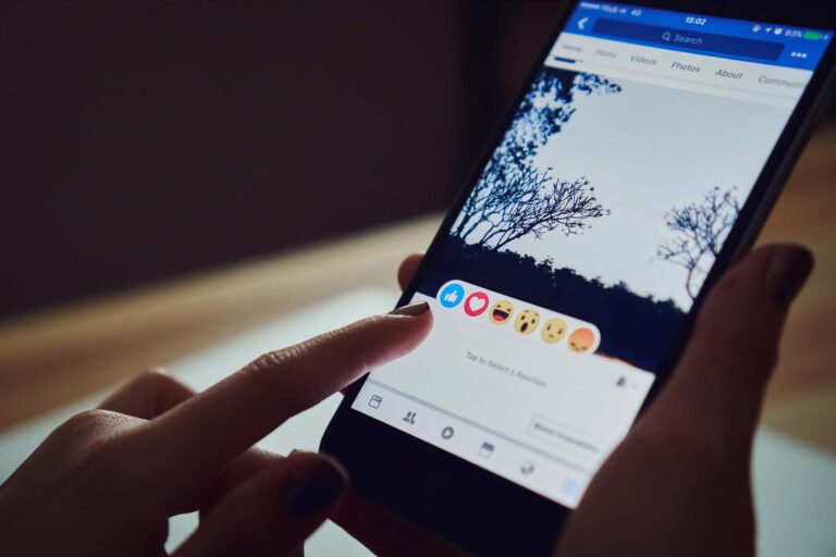 Maîtrisez enfin votre fil d’actualité : l’Australie impose aux réseaux sociaux un choix radical entre contenu personnalisé et publications suivies