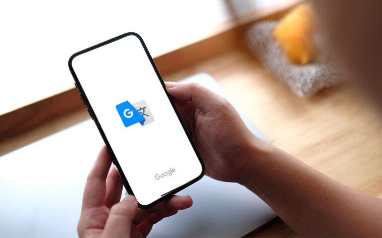 Google Traduction révolutionne vos échanges : l’IA supprime les mots parasites pour des conversations fluides