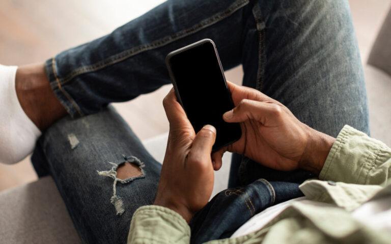 Les jeux mobiles gratuits espionnent-ils vos données ? Voici comment Proton VPN met fin à leur surveillance discrète