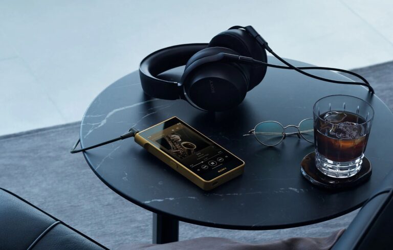 Le Walkman légendaire refait surface : Sony lance un modèle plaqué or à 5 000 euros, un hommage luxueux à l’ère analogique
